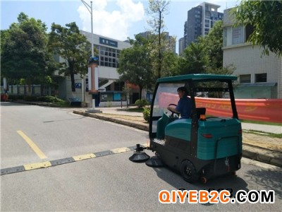 桂林电动清扫车为校园保洁工作助力