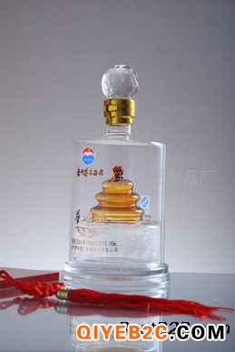 河北高硼硅玻璃白酒瓶源头工厂定做各种工艺酒瓶