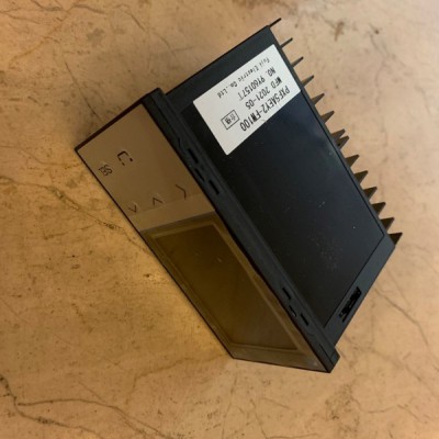 日本富士PXR9TEY1-5W000-C温控表