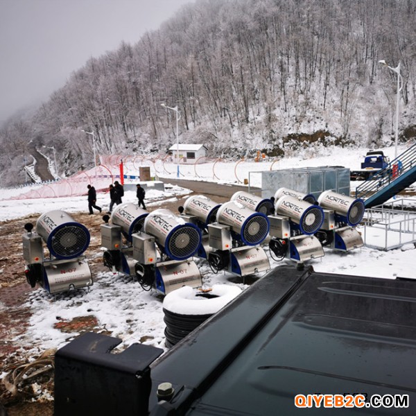 人工降雪机设备多排喷嘴出雪流畅 大功率低能耗的国产